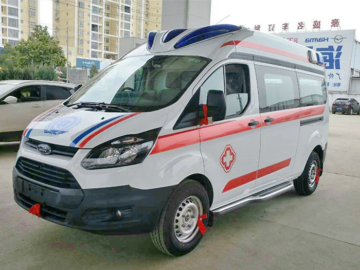 新全順短軸汽油救護(hù)車