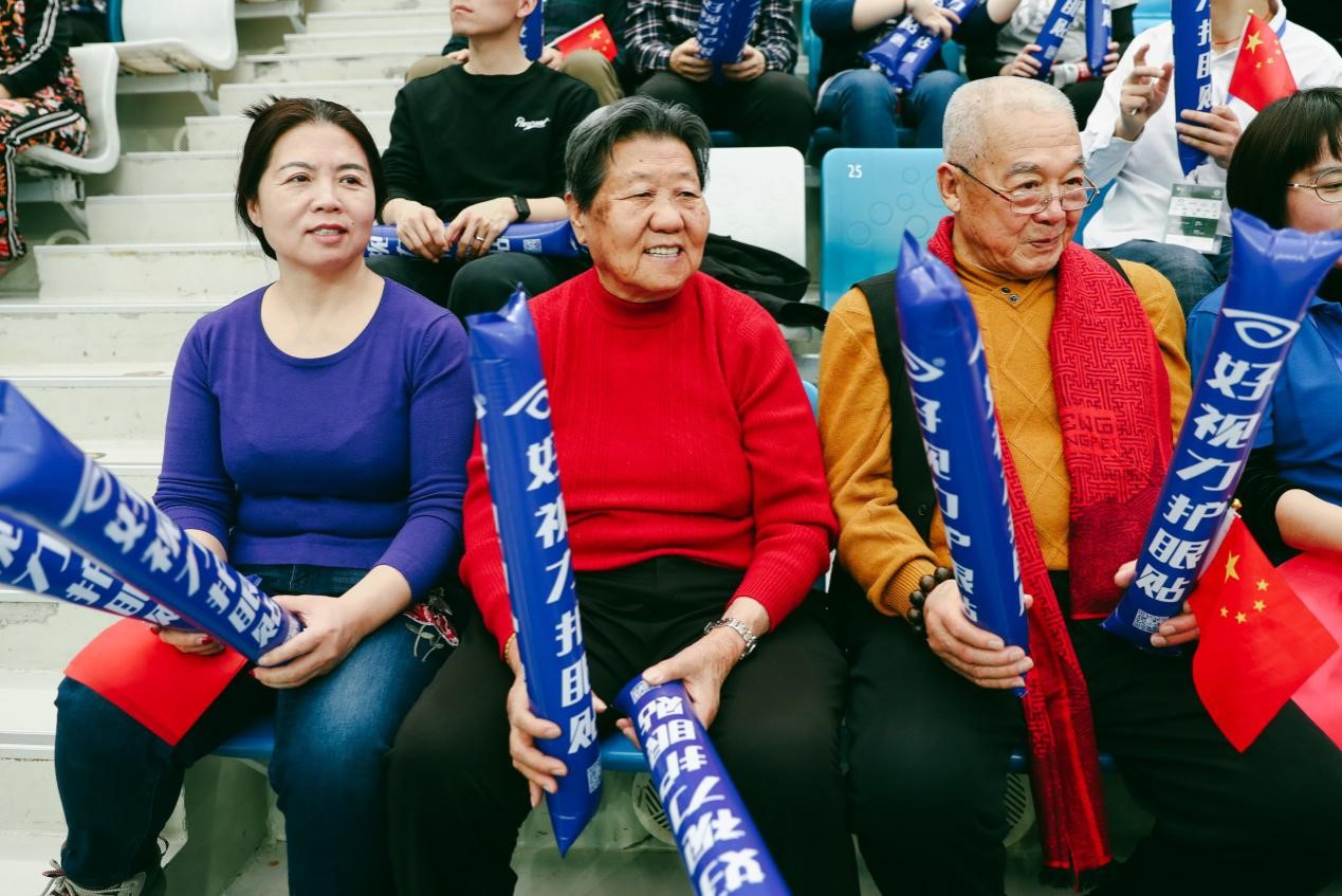 好視力會(huì)員相聚水立方  65歲老人齊過“女神節(jié)”