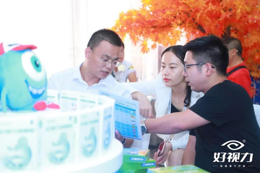 眼鏡店的機(jī)會 眼貼產(chǎn)品成為北京眼鏡展的“黑馬”