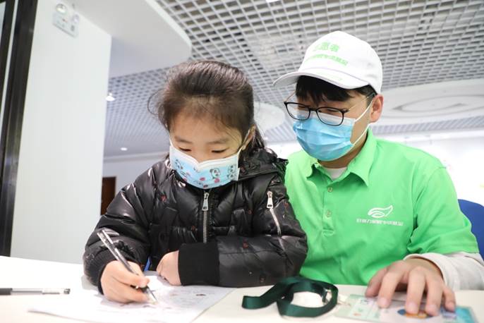 科學(xué)防控近視，共筑光明未來|科普公益活動走進溫醫(yī)大眼健康科普館鄭州分館